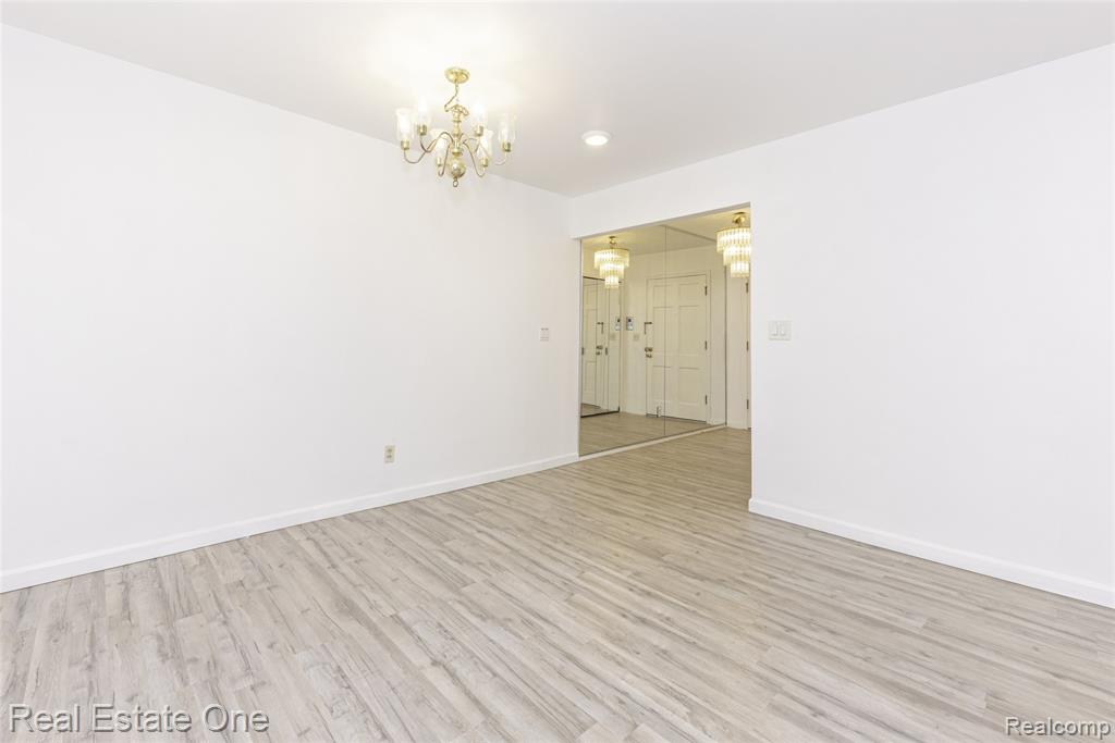 27630 W Echo Valley, 221, Farmington Hills, MI 48334 — Photo 23