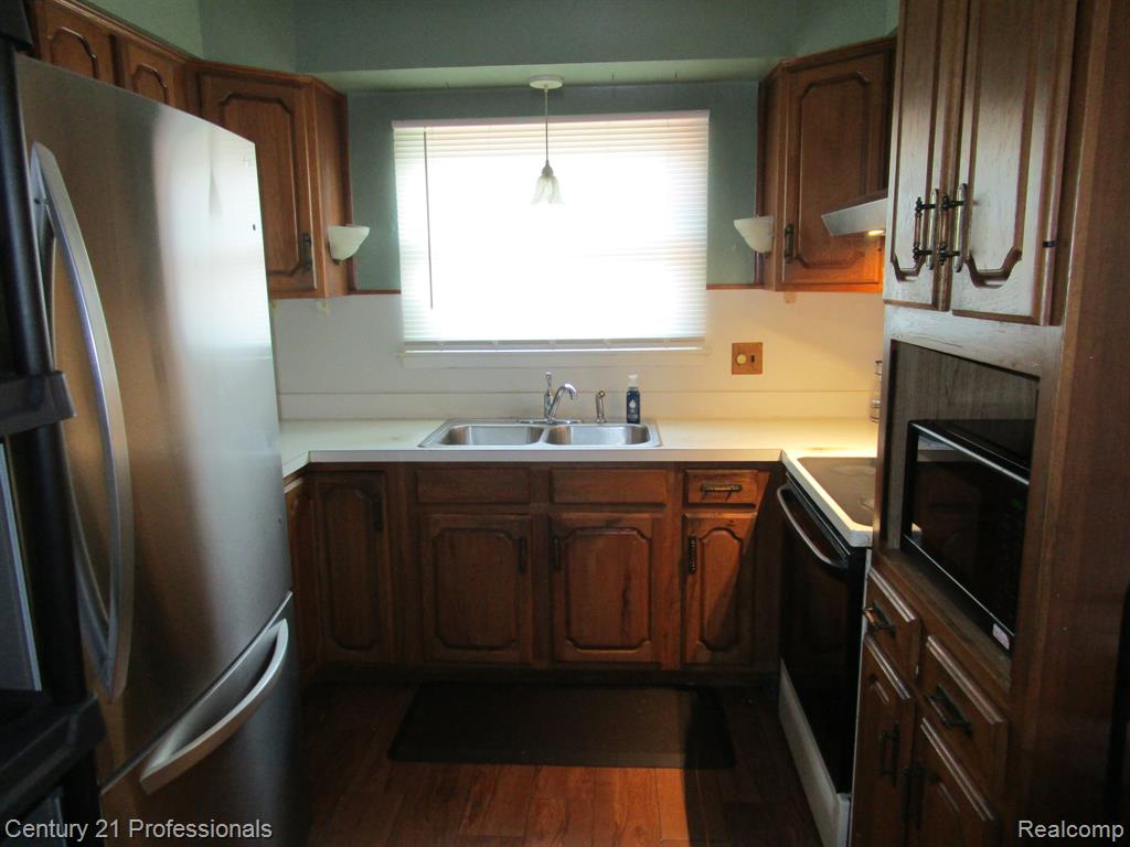 7715 Donna Street, Westland, MI — Photo 10