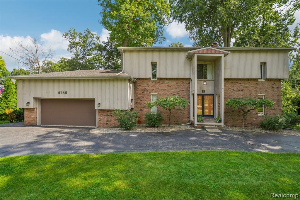6755 WELLESLEY, Clarkston, MI — front exterior