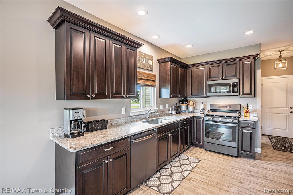 1535 Woodlake Lane, Grand Blanc, MI 48439 — Photo 10