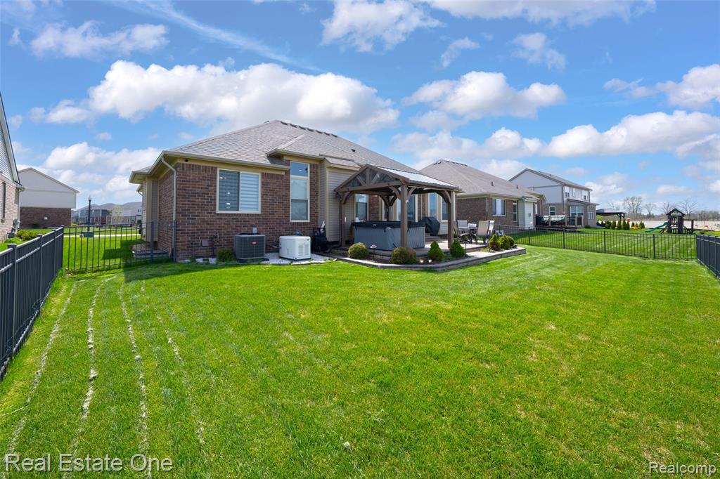 17481 Tiger Drive, Macomb, MI 48042 — Photo 42
