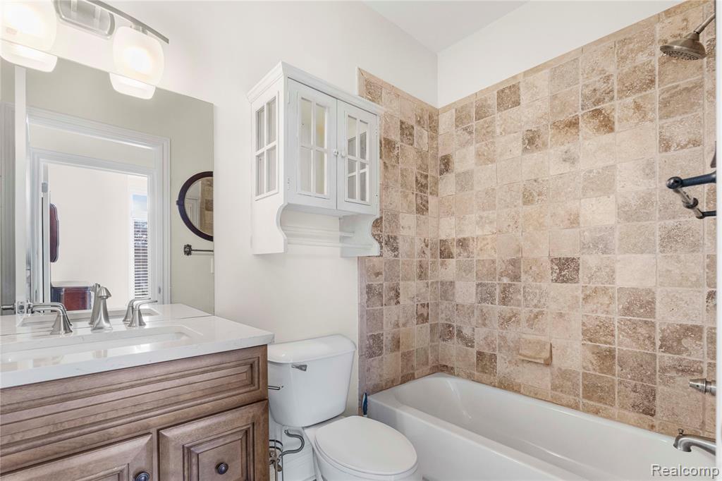 4489 Cedarhill Court, Auburn Hills, MI 48326 — Photo 18