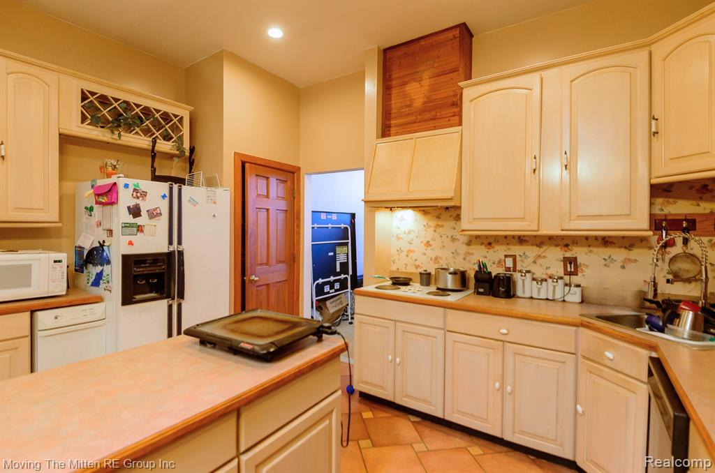 46901 EXECUTIVE Drive, Belleville, MI 48111 — Photo 7