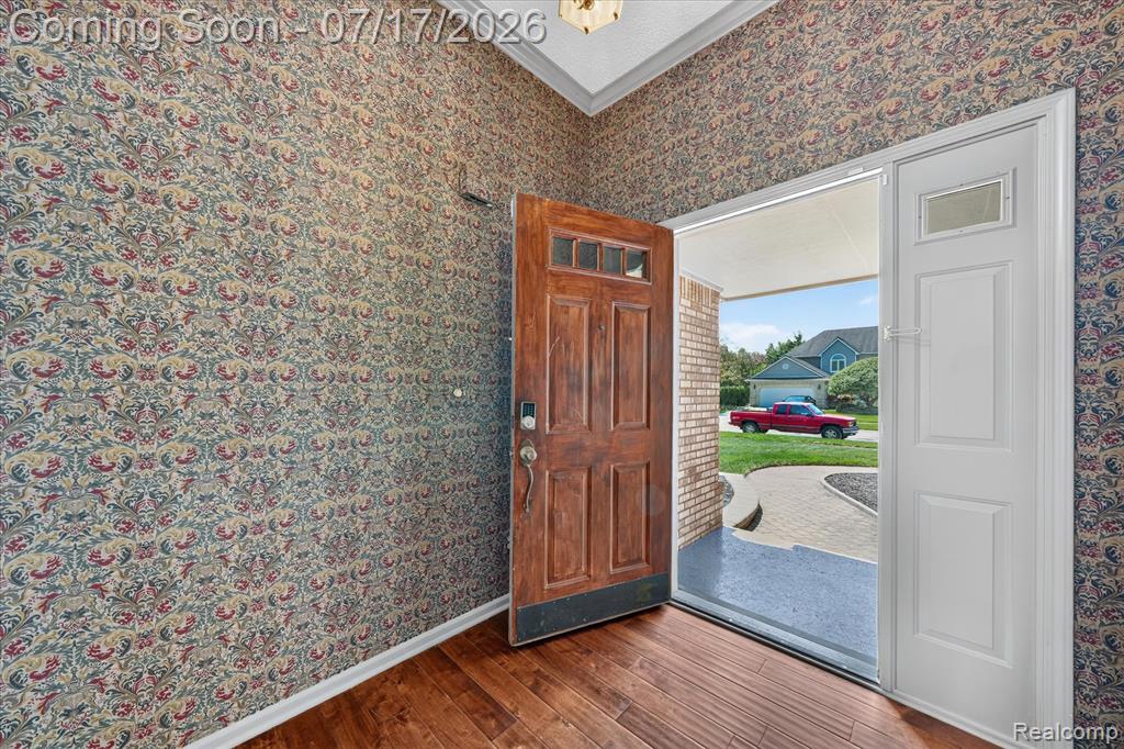 43798 Columbia Drive, Clinton Twp, MI 48038 — Photo 8