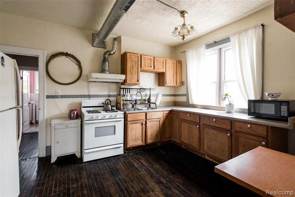 7824 Mount Elliott Street, Detroit, MI, 48211