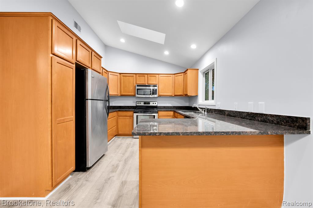 8228 OAK PARK Boulevard, Oak Park, MI 48237 — Photo 5