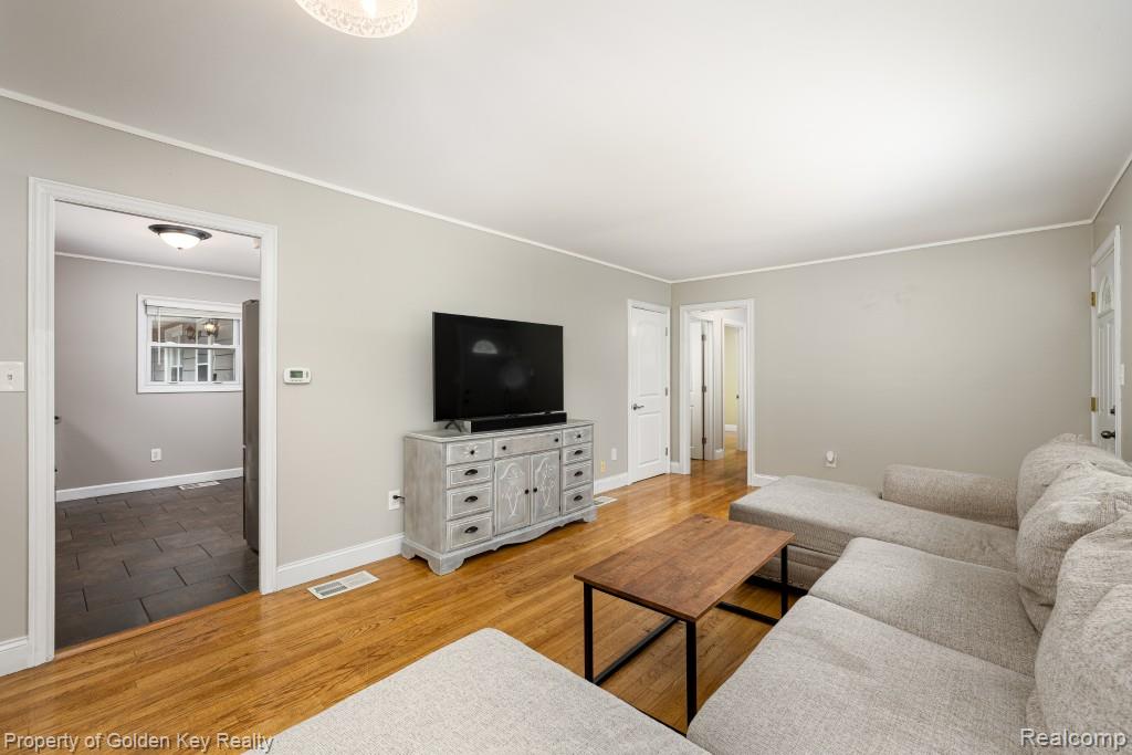 609 W Crane Street, Howell, MI 48843 — Photo 10