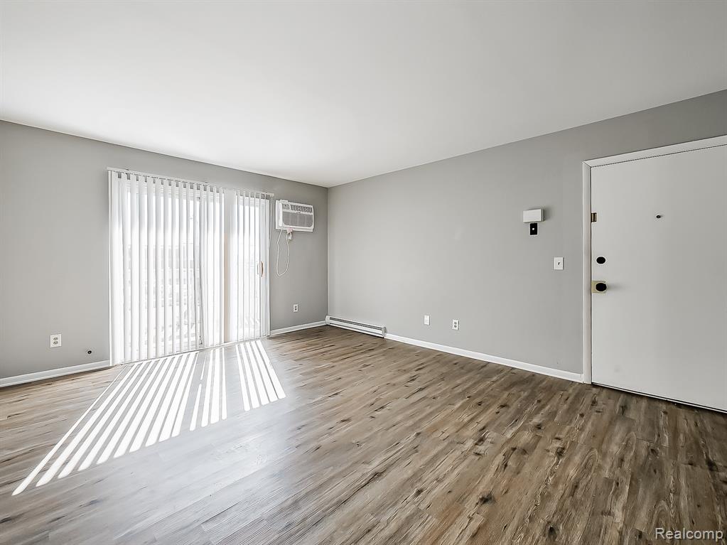 121 E Van Riper Road, Fowlerville, MI 48836 — Photo 4