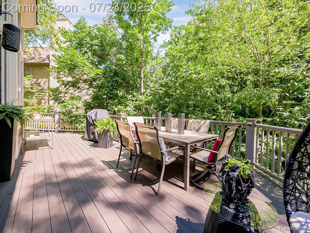 6590 Pembridge Hill, West Bloomfield, MI — Photo 40