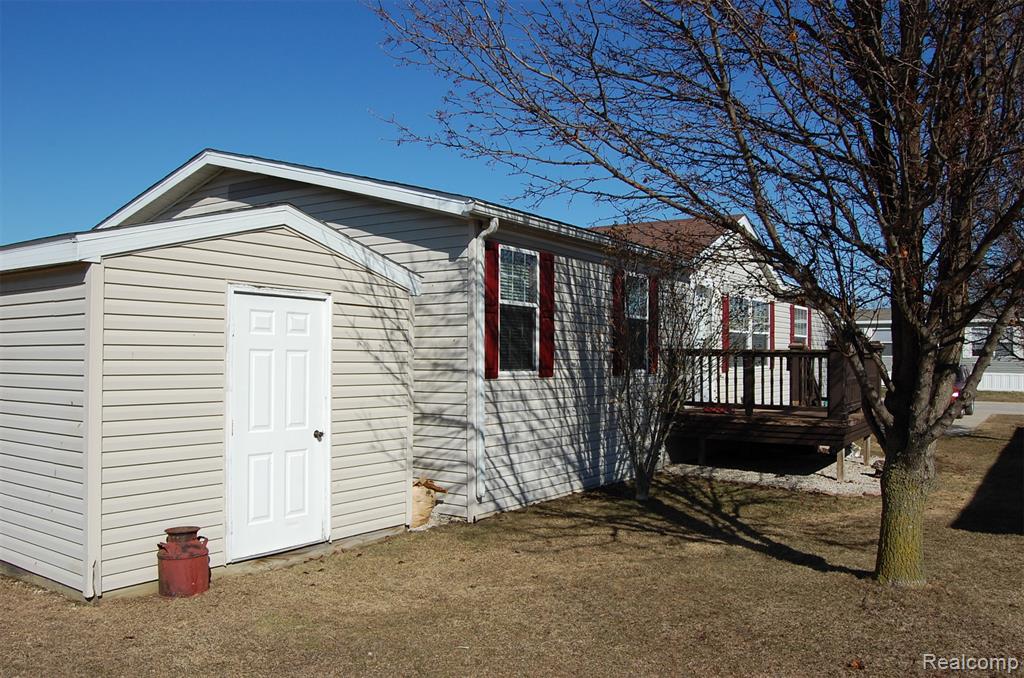 23166 Swallow, New Boston, MI 48164 — Photo 21