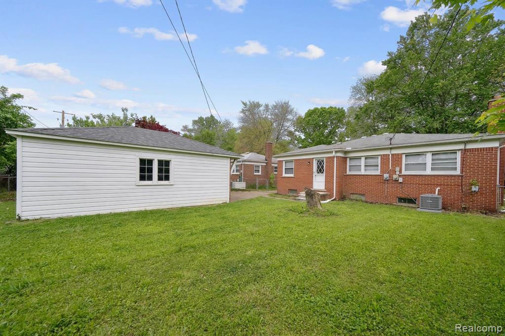 8356 GLENGARY Street, Dearborn Heights, MI 48127 — Photo 24