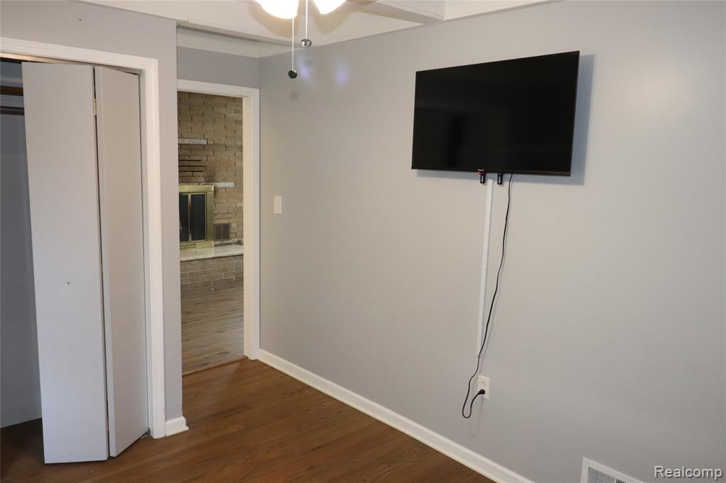 15105 Charles R Avenue, Eastpointe, MI 48021 — Photo 12