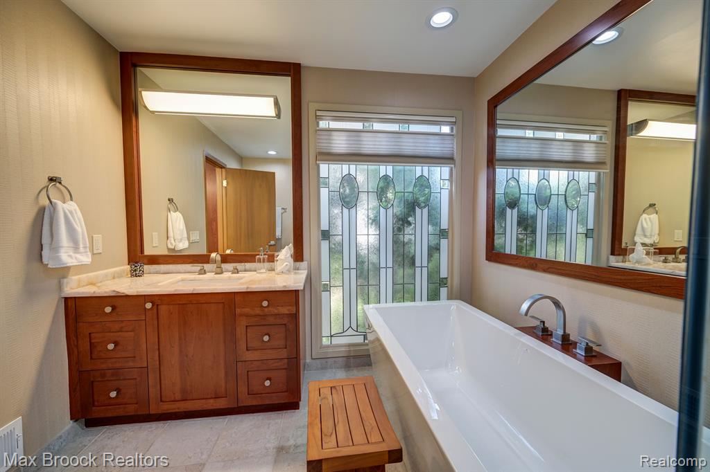 6324 ROSE Boulevard, West Bloomfield, MI — Photo 29