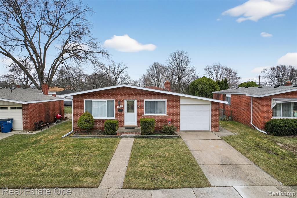8232 Hillcrest Boulevard, Westland, MI — front exterior