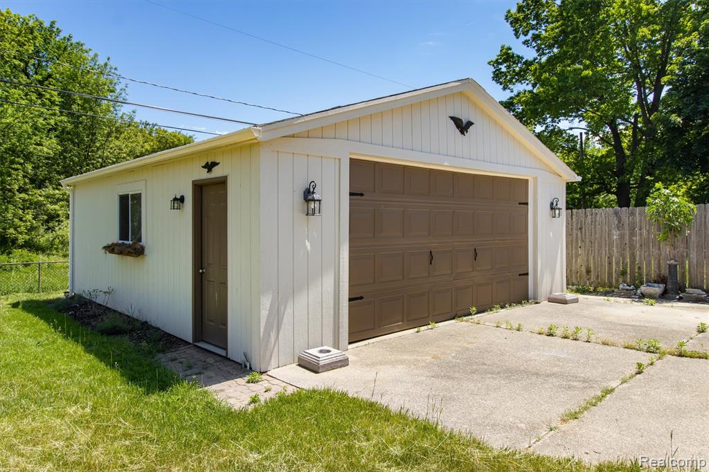 51056 Fairlane Drive, Utica, MI 48316 — Photo 34
