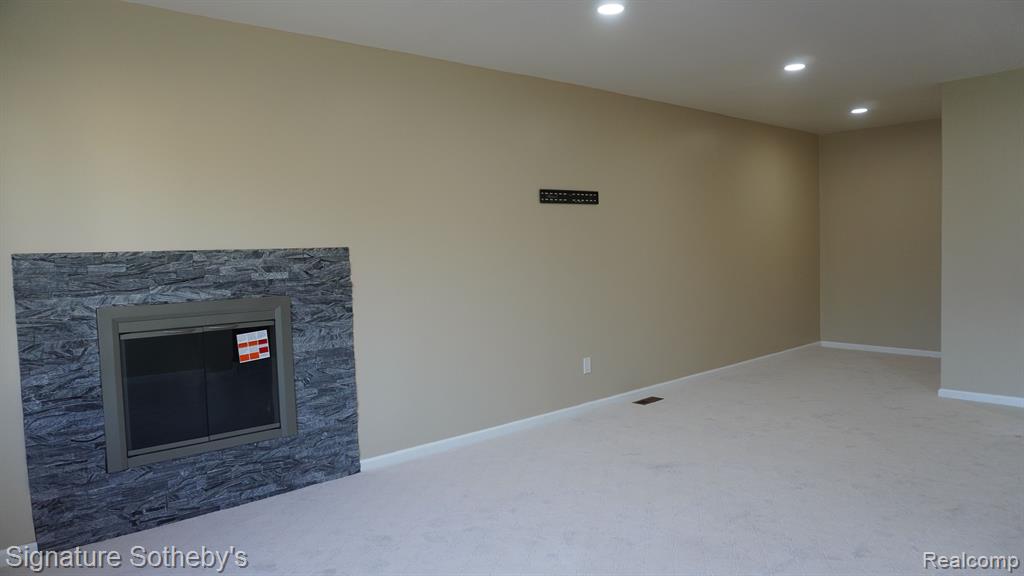 4415 FOX HILL Drive, Sterling Heights, MI 48310 — Photo 13