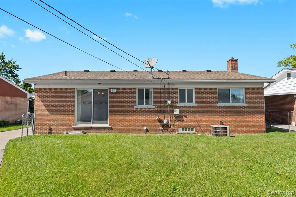 10563 N OAK Drive, Ferndale, MI 48220 — Photo 20