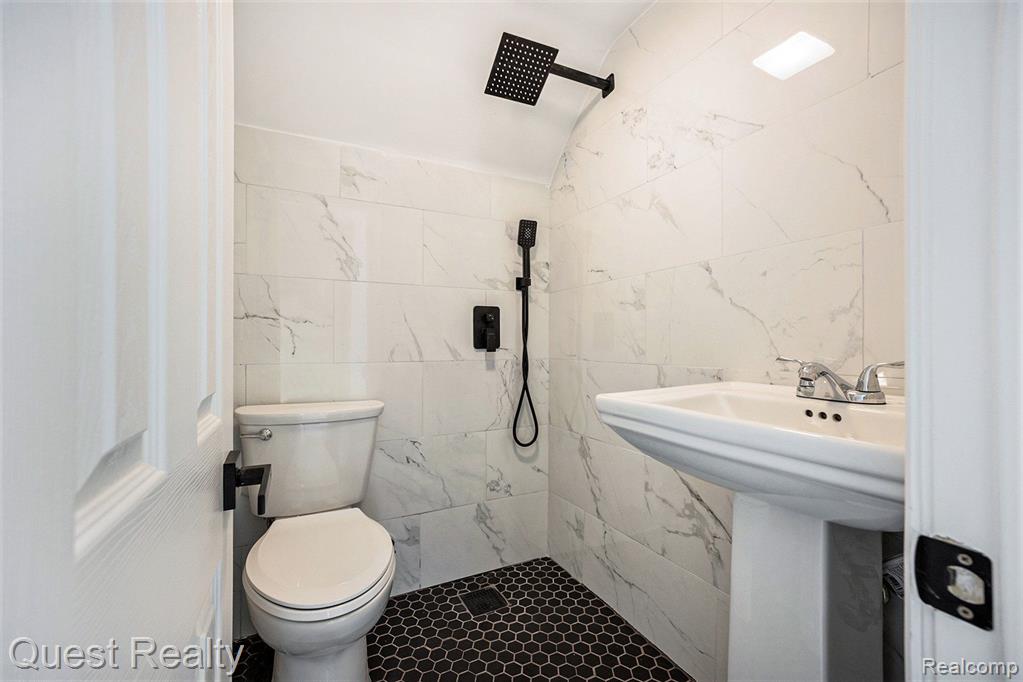 9 Hubbard, Mount Clemens, MI 48043 — Photo 20
