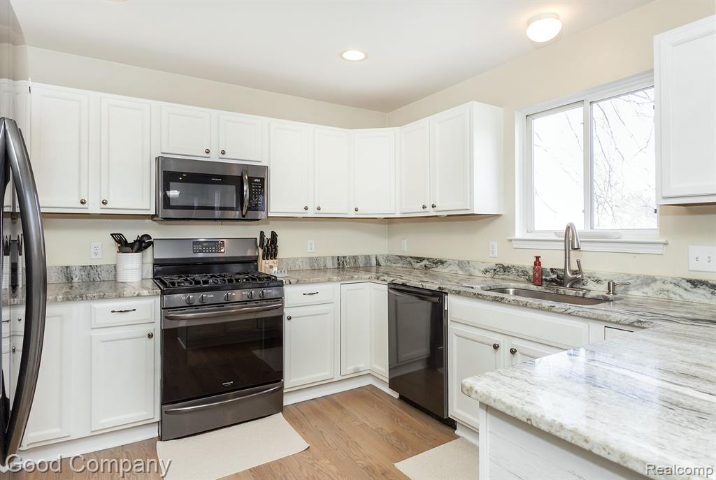 883 VANDERPOOL Drive, Troy, MI 48083 — Photo 14
