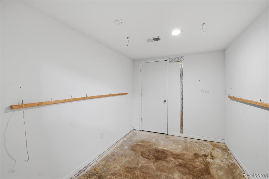 3756 Chevron Drive, Highland, MI 48356 — Photo 18