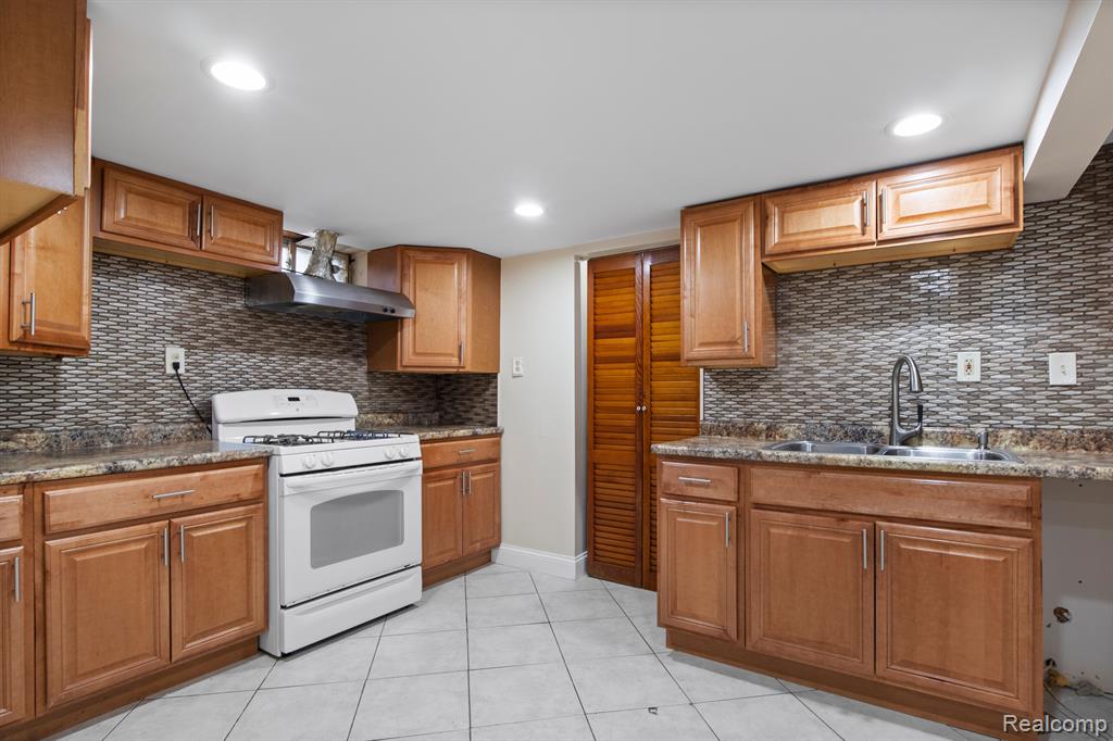 6115 YINGER Avenue, Dearborn, MI 48126 — Photo 25