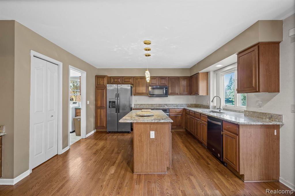 433 TORRINGTON Drive W, Canton, MI 48188 — Photo 11