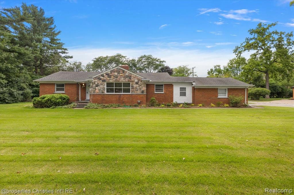 6030 Lahser Road, Bloomfield, MI — front exterior