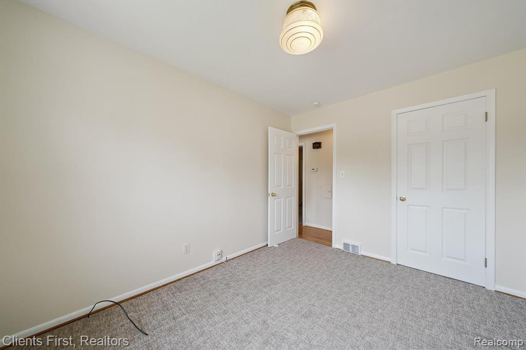 939 Deering Street, Garden City, MI — Photo 18