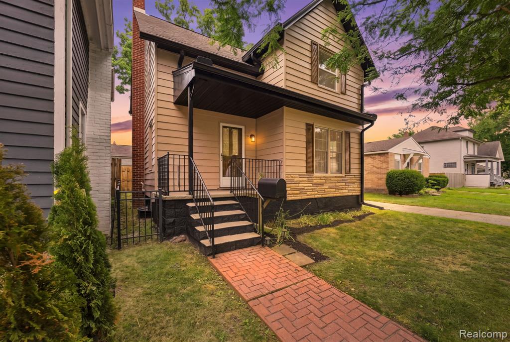 99 South Avenue, Mount Clemens, MI 48043