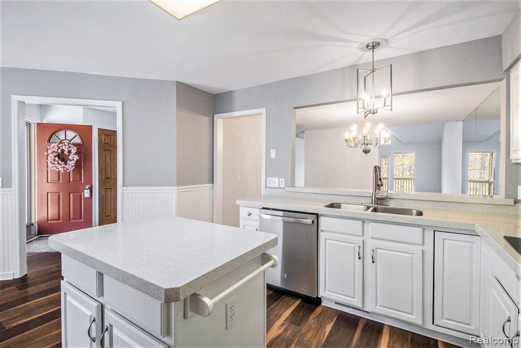 4592 GLEN EAGLES Drive, Brighton, MI 48116 — Photo 6