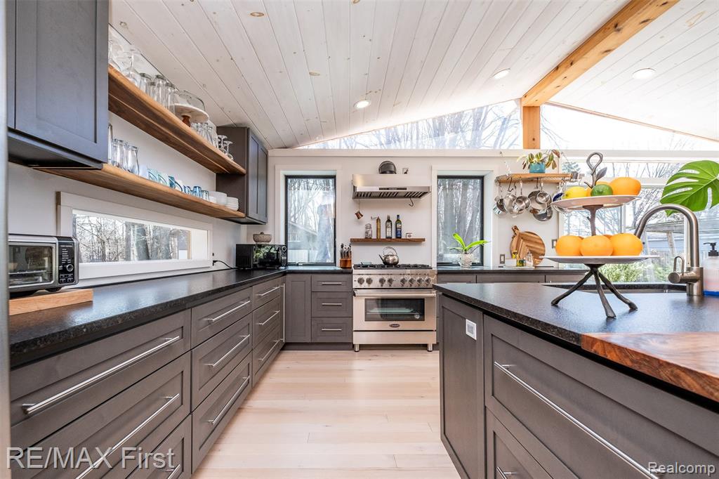 905 W Parker Avenue, Madison Heights, MI 48071 — Photo 21
