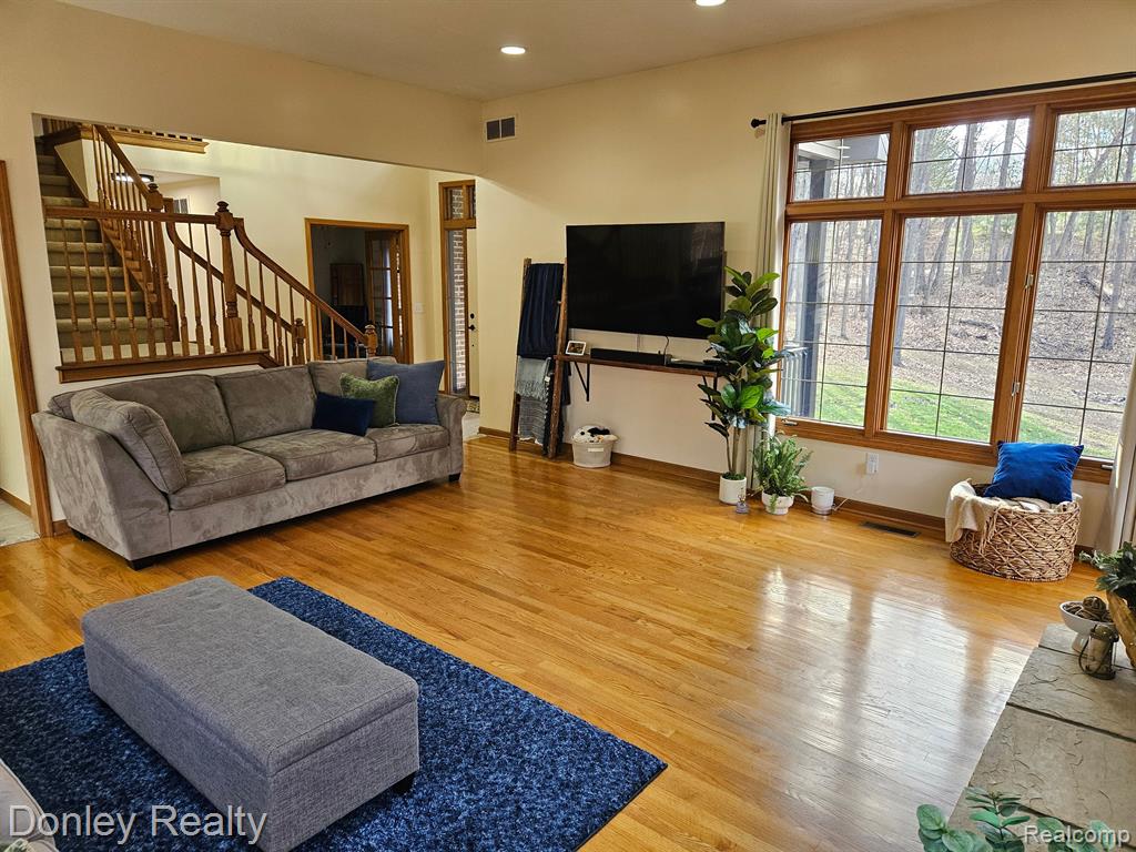 3239 HILLVIEW Drive, Metamora, MI 48455 — Photo 8