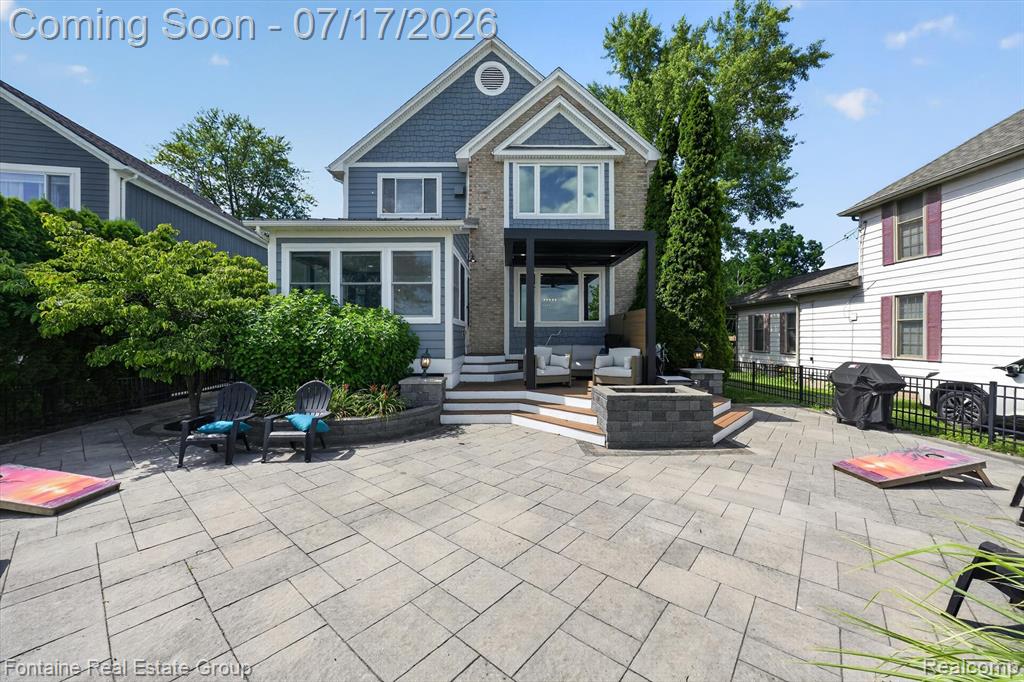 240 Rosebud Court, Walled Lake, MI 48390
