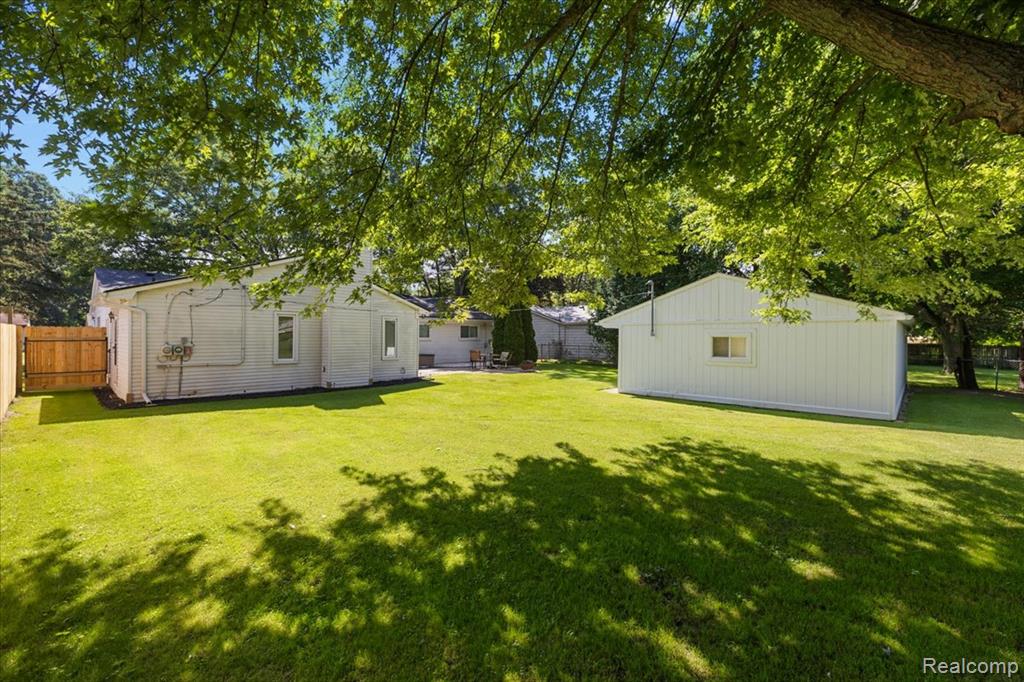 45481 Wakefield Street, Shelby Twp, MI 48317 — Photo 35