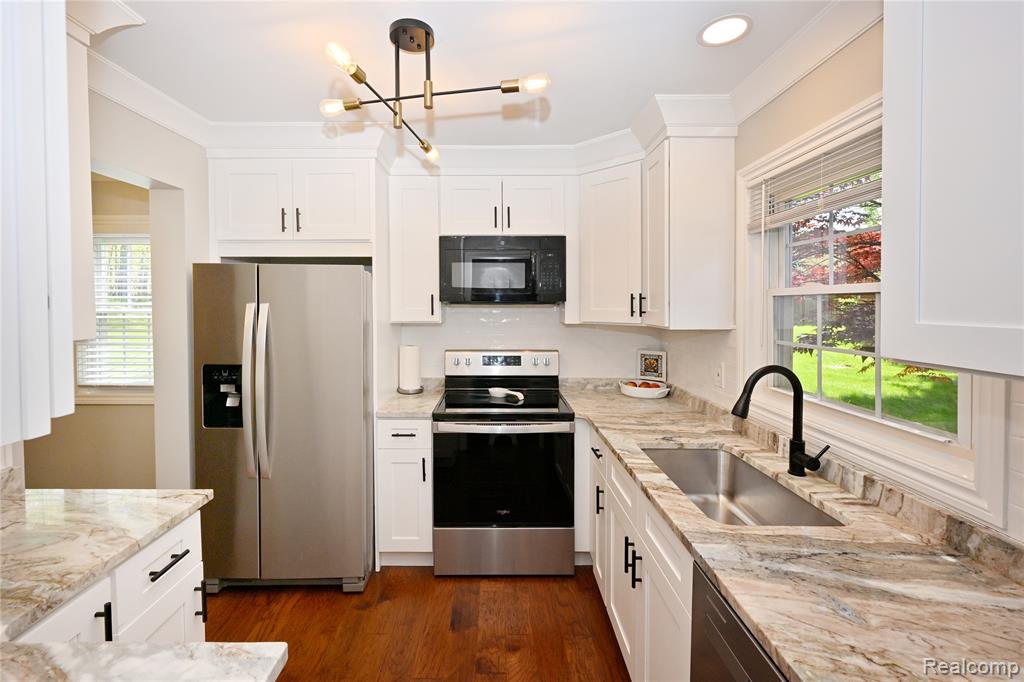 1562 Brentwood Drive, Troy, MI 48098 — Photo 3