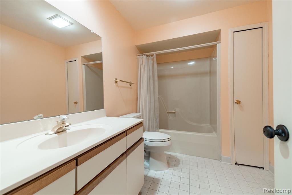9830 Hawthorne Glen Drive, Grosse Ile, MI 48138 — Photo 31