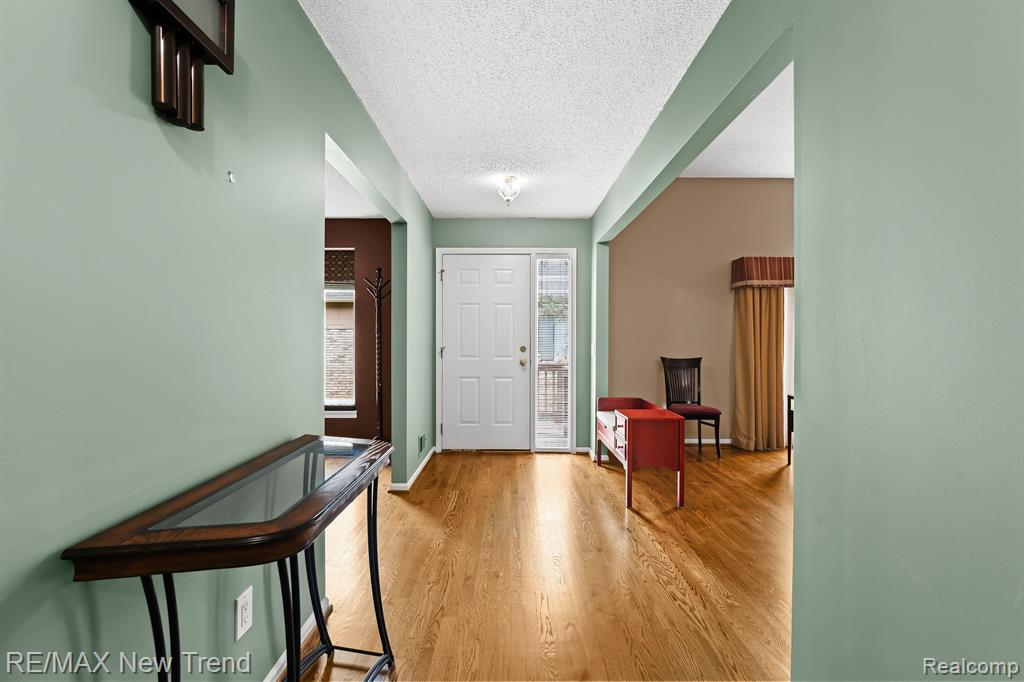35163 KNOLLWOOD Lane, Farmington Hills, MI 48335 — Photo 9