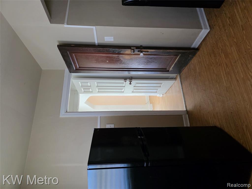 8595 CLOVERLAWN Street, Detroit, MI 48204 — Photo 3