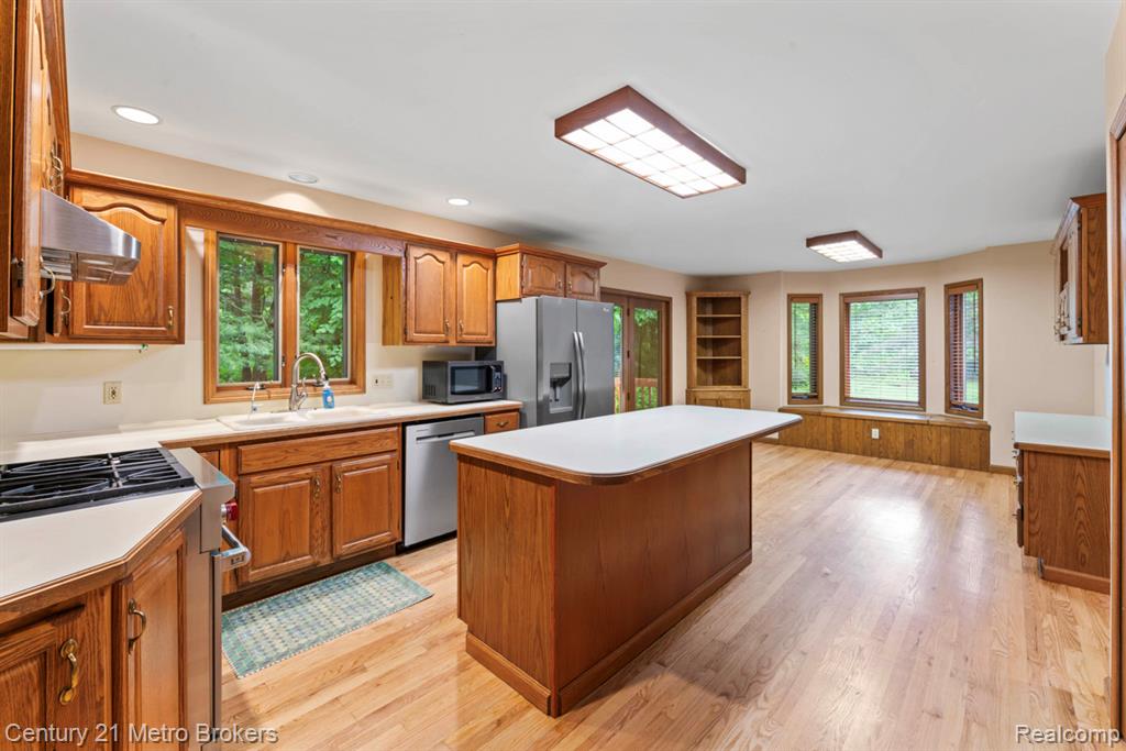 751 River Edge Court, Flushing, MI 48433 — Photo 6