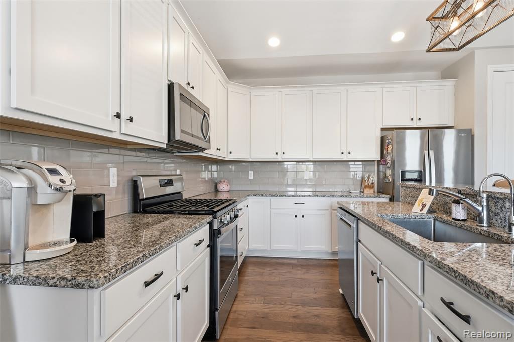 30879 Asbury Hill Court, New Hudson, MI 48165 — Photo 11