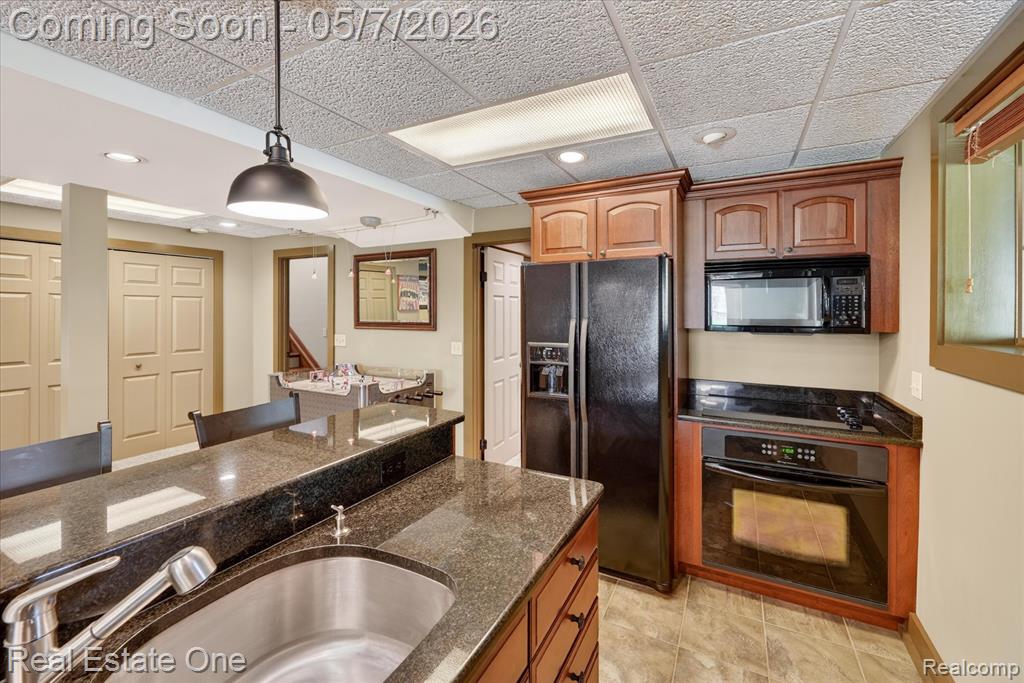 38967 Holsworth Court, Farmington, MI 48331 — Photo 55