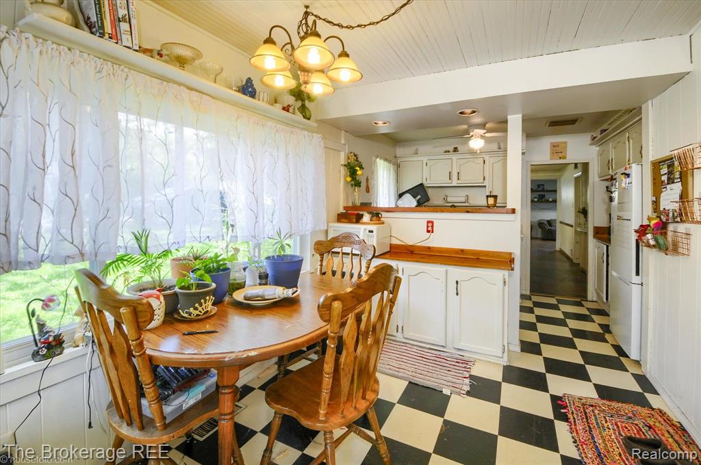 703 CEDARLAWN Road, Waterford, MI 48328 — Photo 22