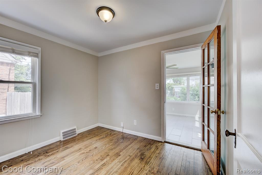 830 W HAZELHURST Street, Ferndale, MI 48220 — Photo 16