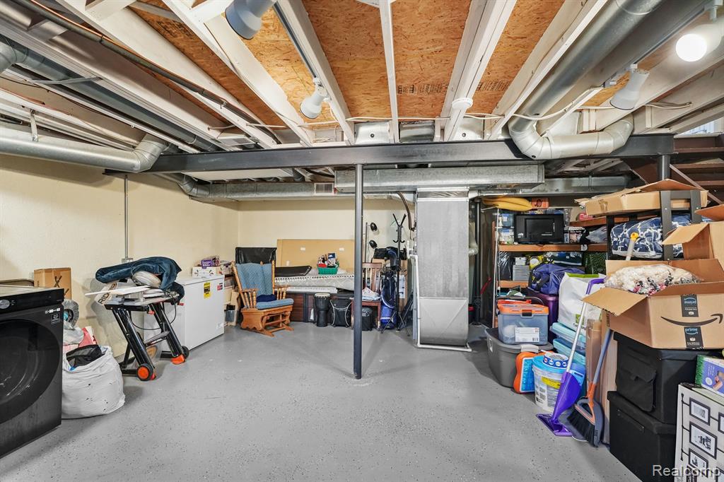 134 LAKE VILLAGE Drive, Walled Lake, MI 48390 — Photo 17