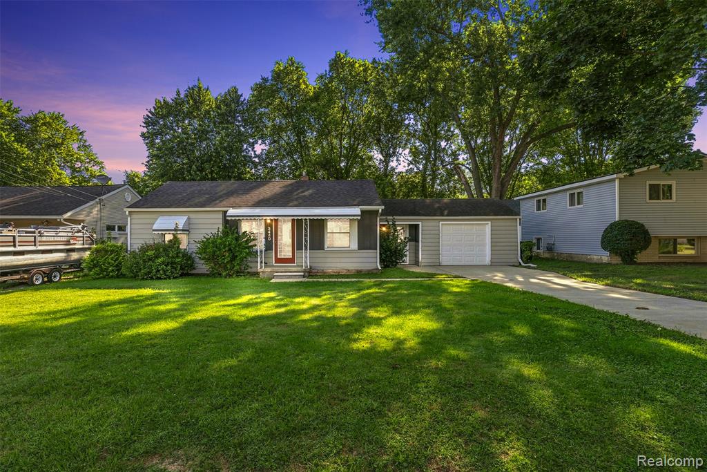 3440 Mills Acres Street, Flint, MI 48506