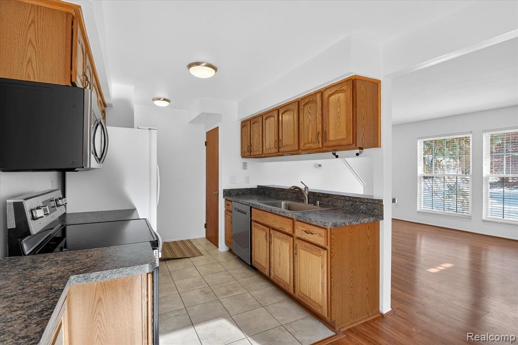2736 Glenbridge Court, Ann Arbor, MI 48104 — Photo 16