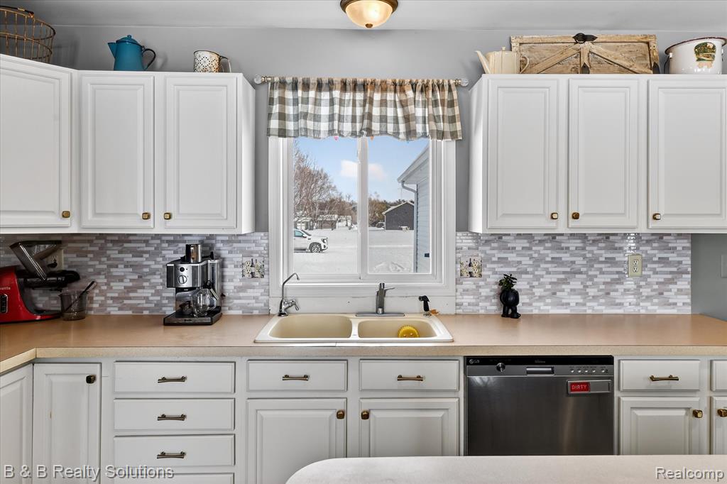 5769 Cobblestone Drive, North Branch, MI 48461 — Photo 16