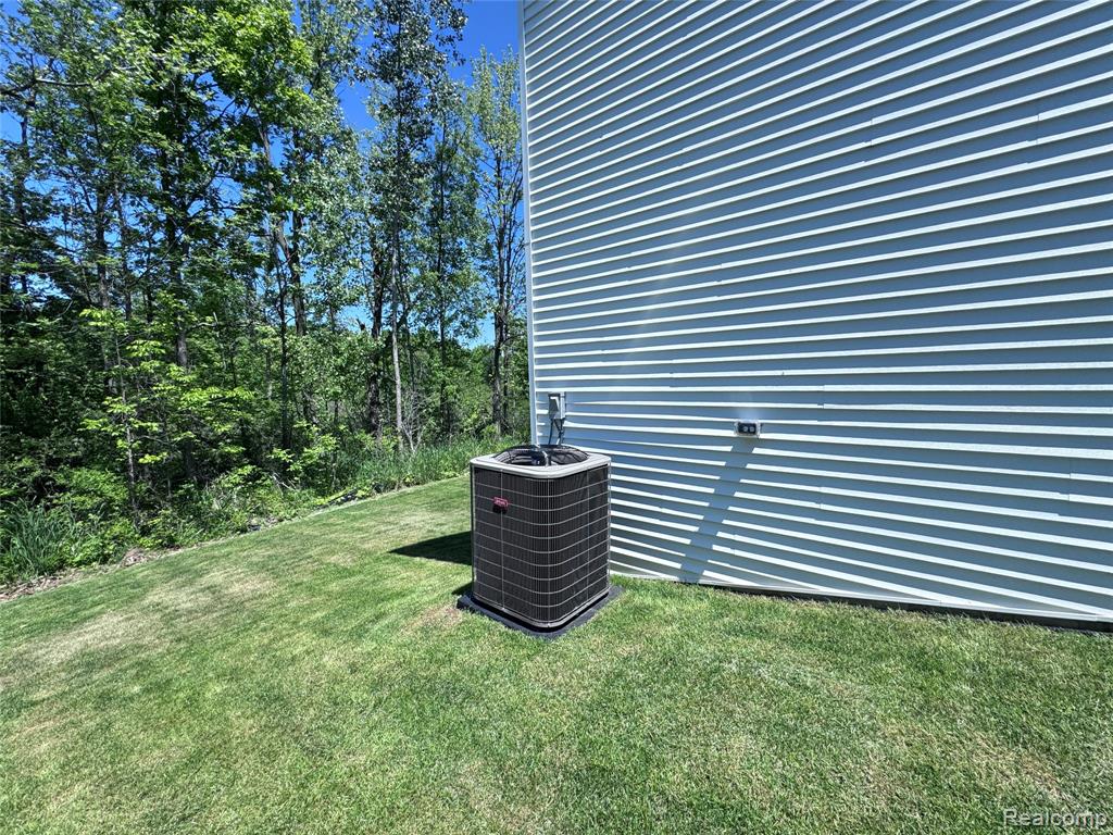 6149 Woodridge Lane, Grand Blanc, MI 48439 — Photo 38