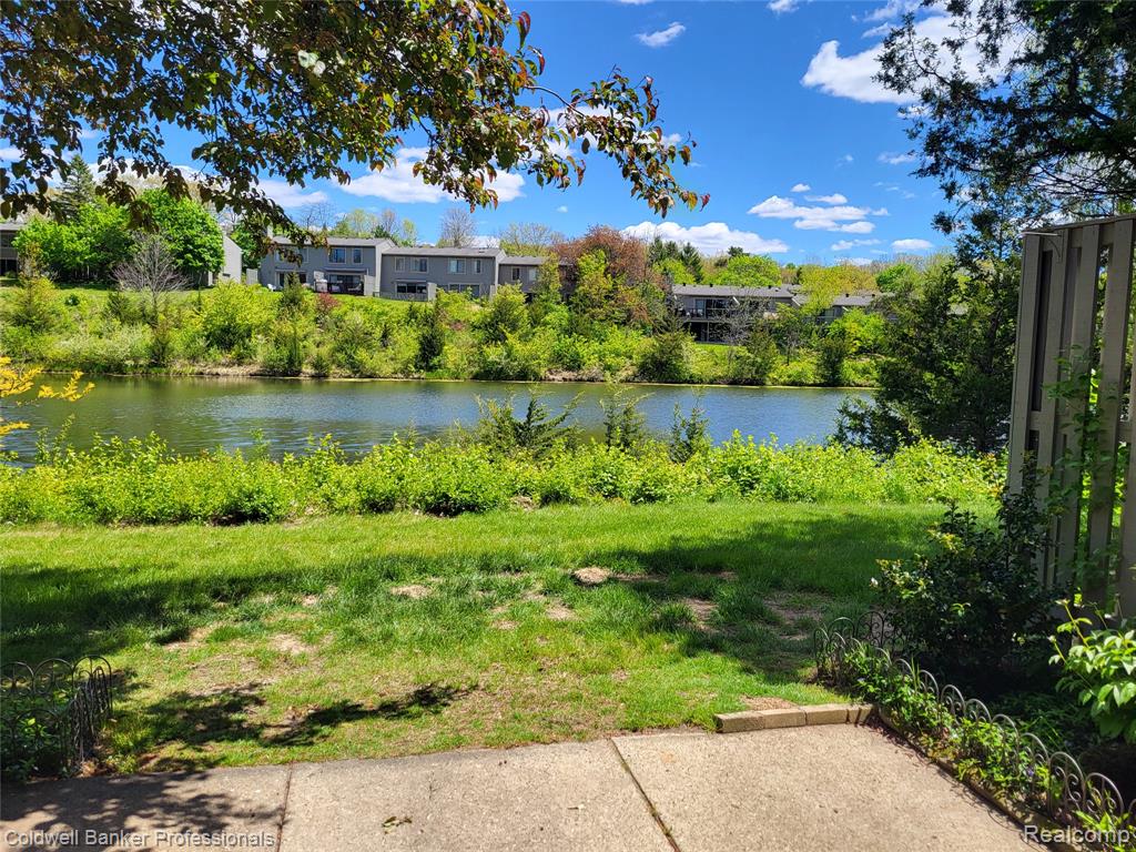 740 Peninsula Court - Photo 4