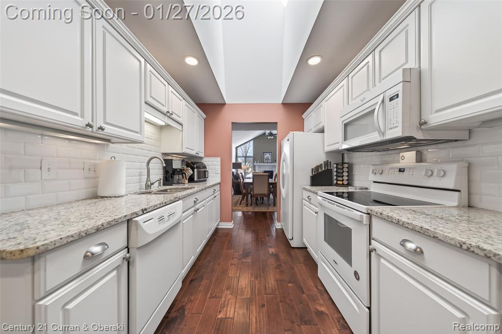 48645 Sutton Bay Court, Utica, MI 48315 — Photo 5